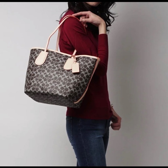 Coach Handbags - ❌❌sold❌❌Coach Taxi Zip tote